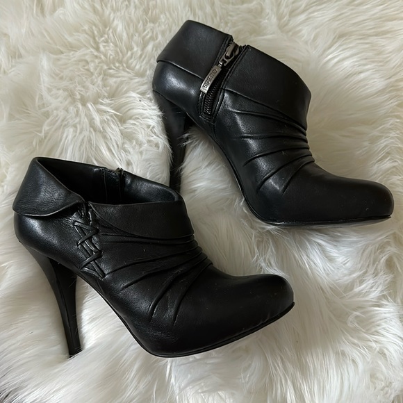 GUESS Ankle boots Heels Woman's Leather - Picture 1 of 3